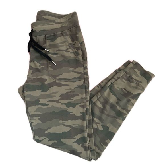 ZYIA Pants - Zyia Unwind Jogger Green Camo Size Small